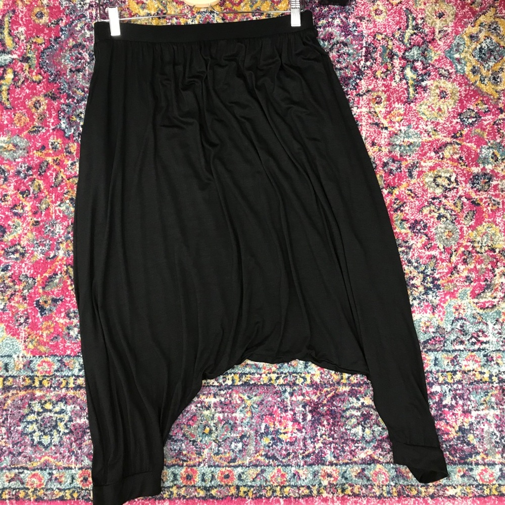 Baggy cropped pants
